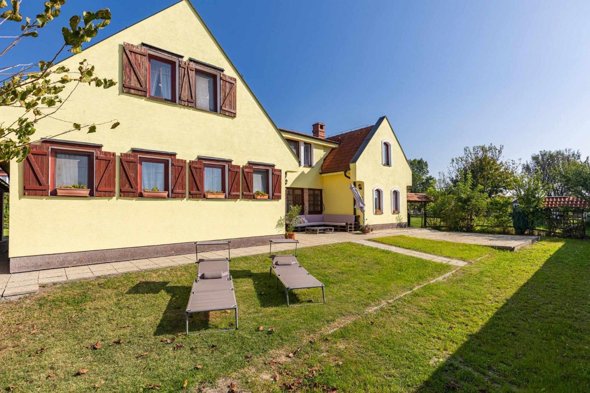 Idylicky Rodinny Penzion Arkadia Pri Dunajskej Cyklotrase Kyselica Exterior foto